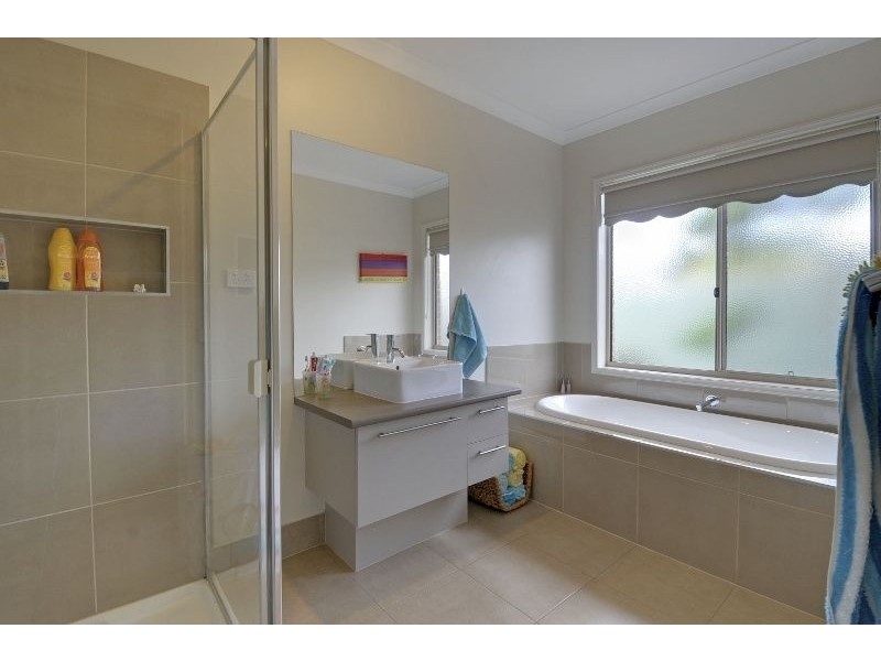 51 Sweetwater Place, Moe VIC 3825