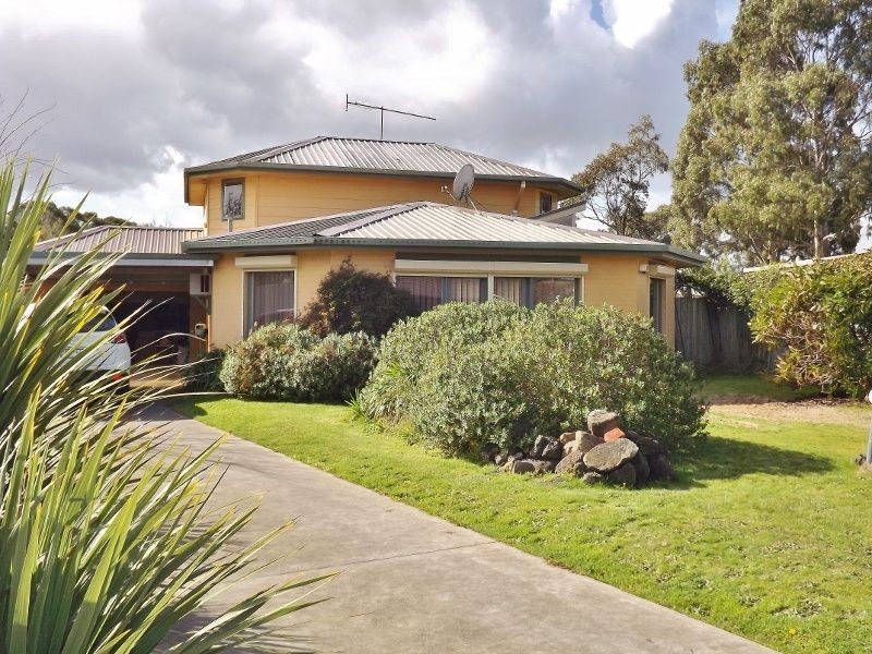 13 Howitt Court, Newborough VIC 3825