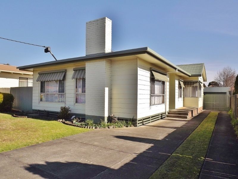 16 Alexander Avenue, Moe VIC 3825