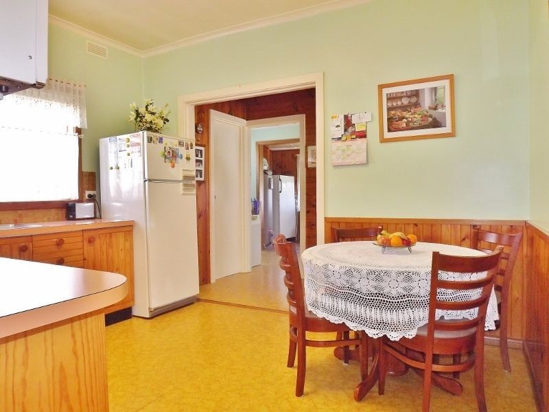 16 Alexander Avenue, Moe VIC 3825