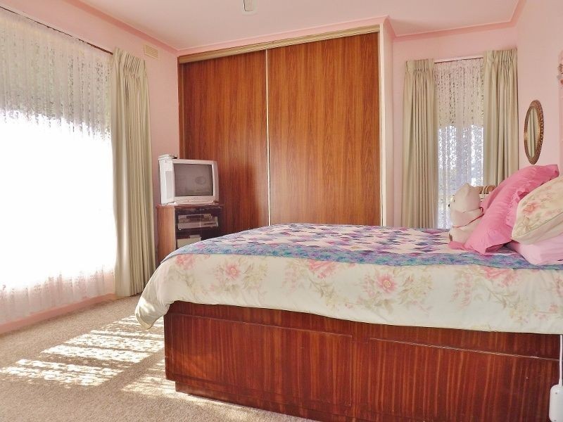 16 Alexander Avenue, Moe VIC 3825