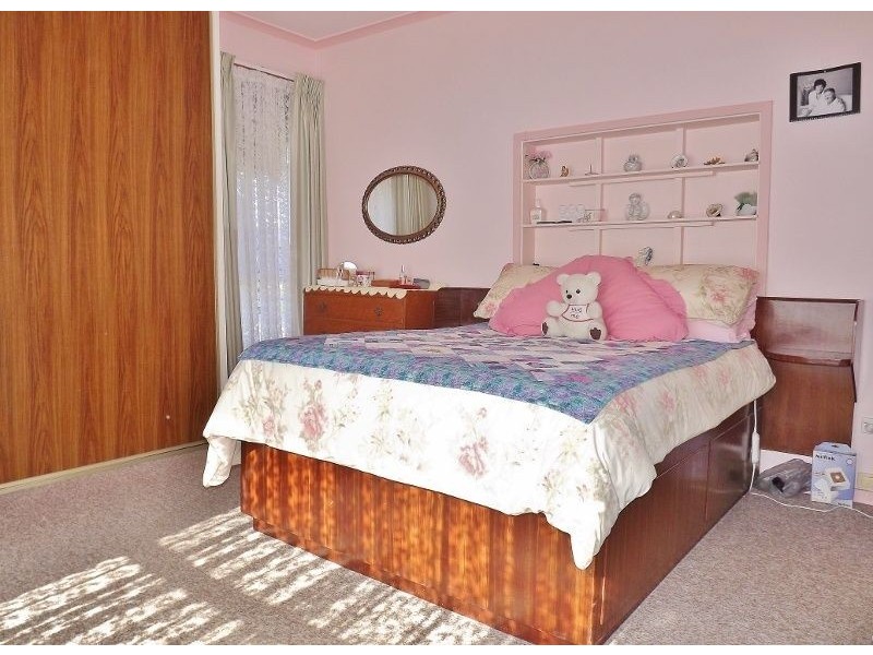 16 Alexander Avenue, Moe VIC 3825