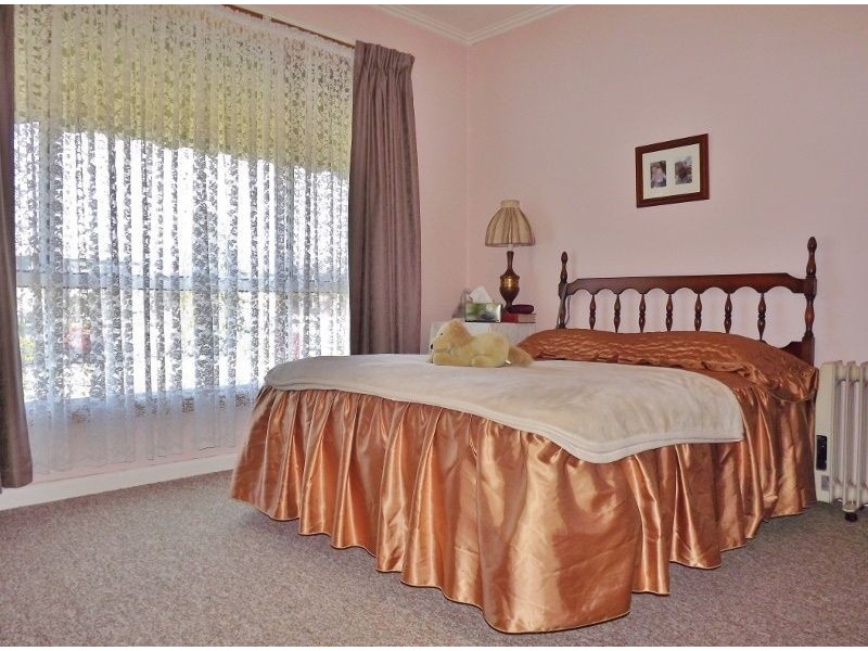 16 Alexander Avenue, Moe VIC 3825