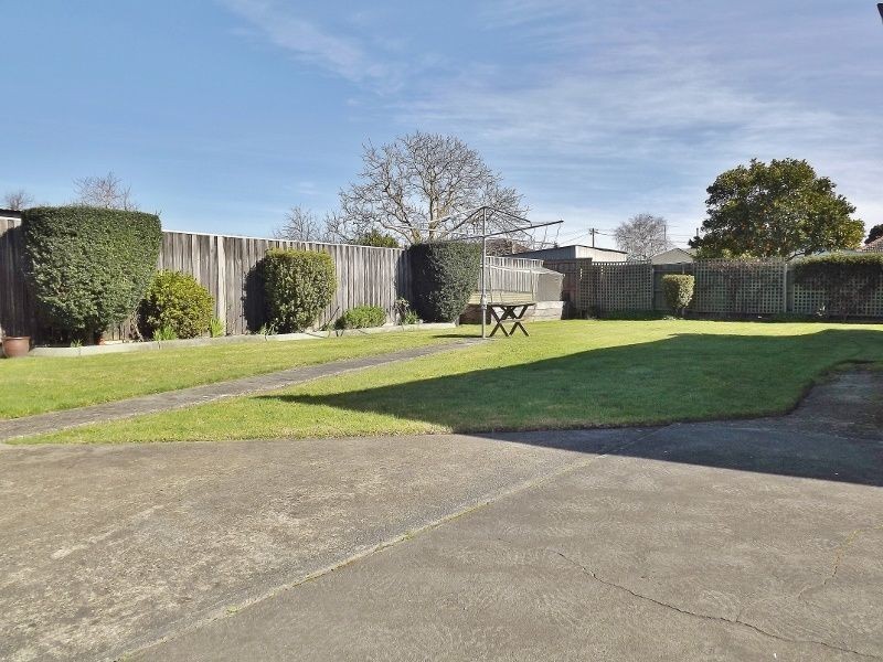 16 Alexander Avenue, Moe VIC 3825