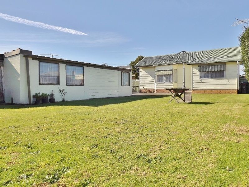 16 Alexander Avenue, Moe VIC 3825