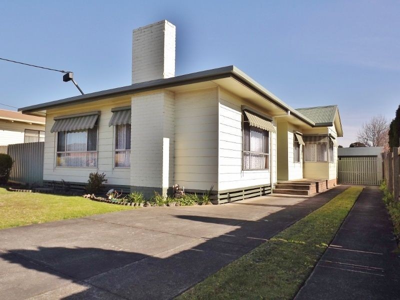 16 Alexander Avenue, Moe VIC 3825