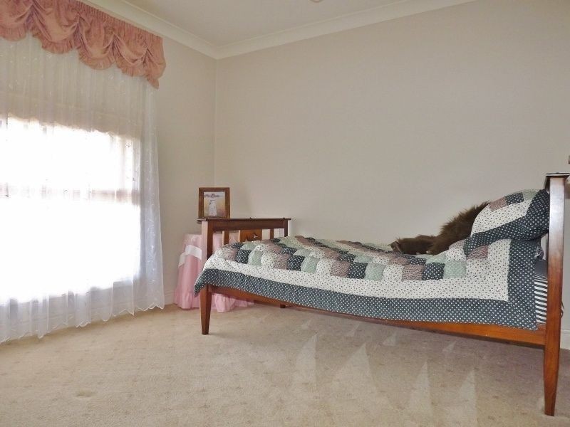 10 Rita Court, Newborough VIC 3825