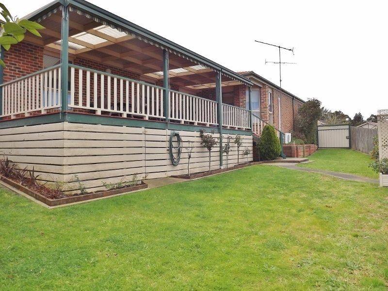 10 Rita Court, Newborough VIC 3825