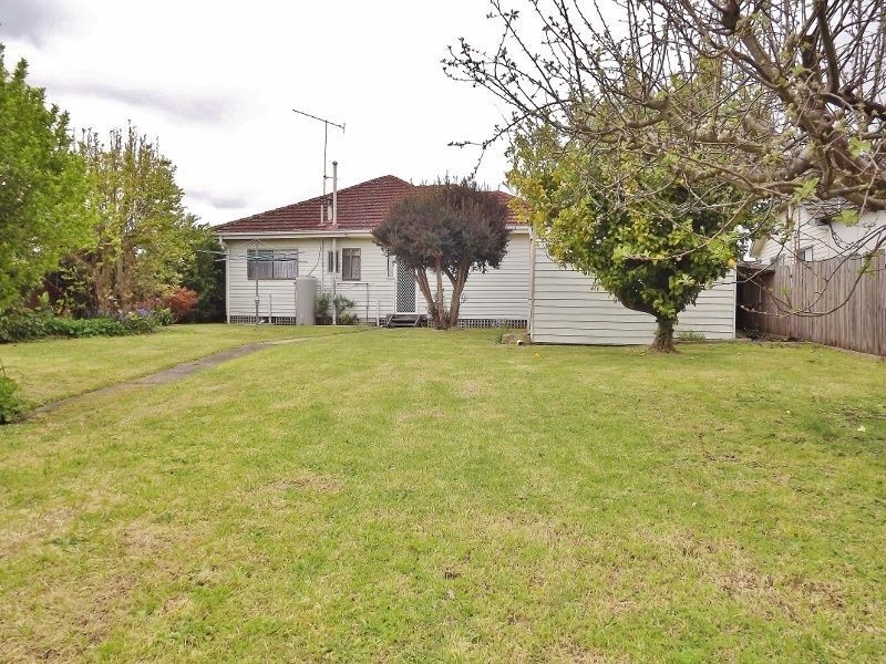 6 Robinson Street, Moe VIC 3825