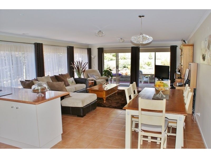 8 Amaroo Way, Newborough VIC 3825
