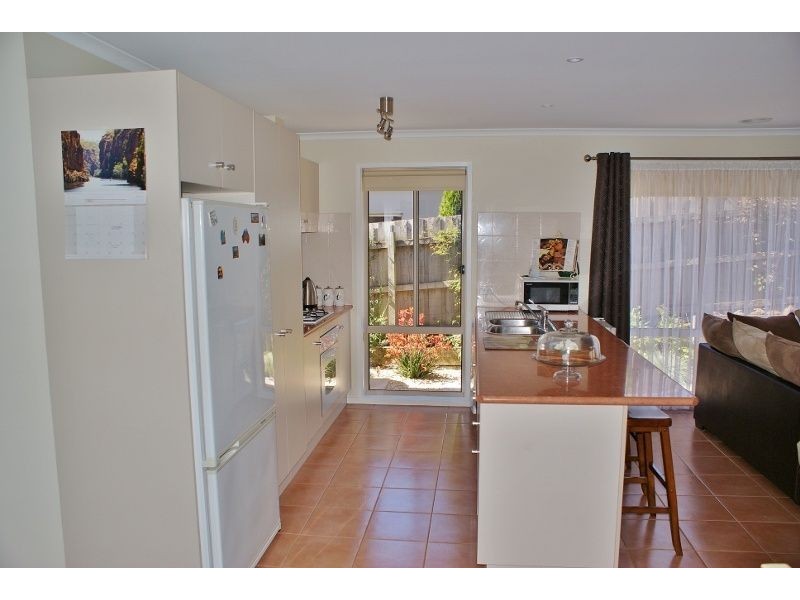 8 Amaroo Way, Newborough VIC 3825