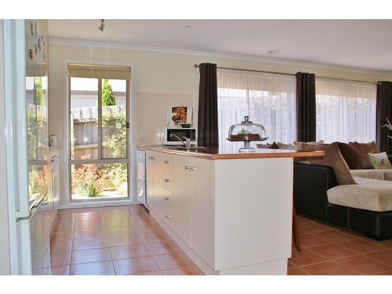 8 Amaroo Way, Newborough VIC 3825