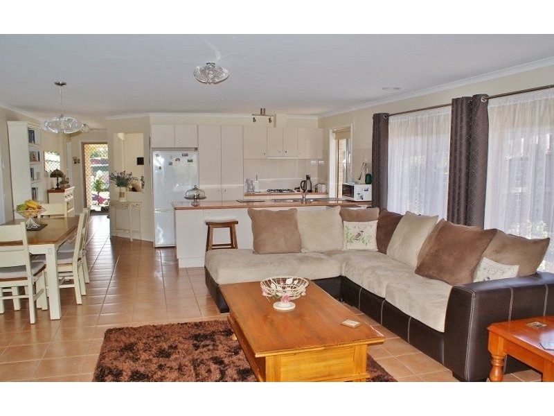 8 Amaroo Way, Newborough VIC 3825