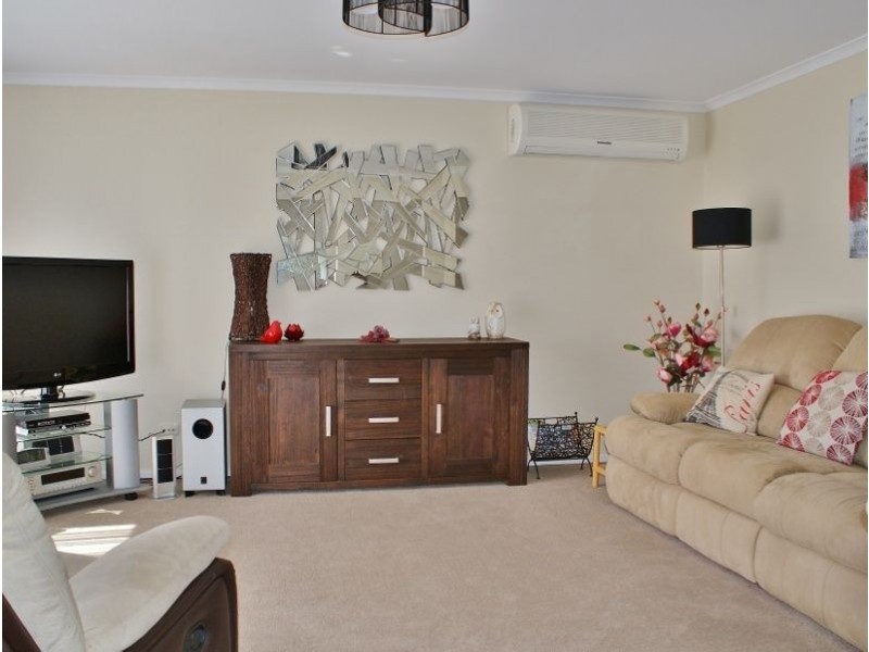 8 Amaroo Way, Newborough VIC 3825