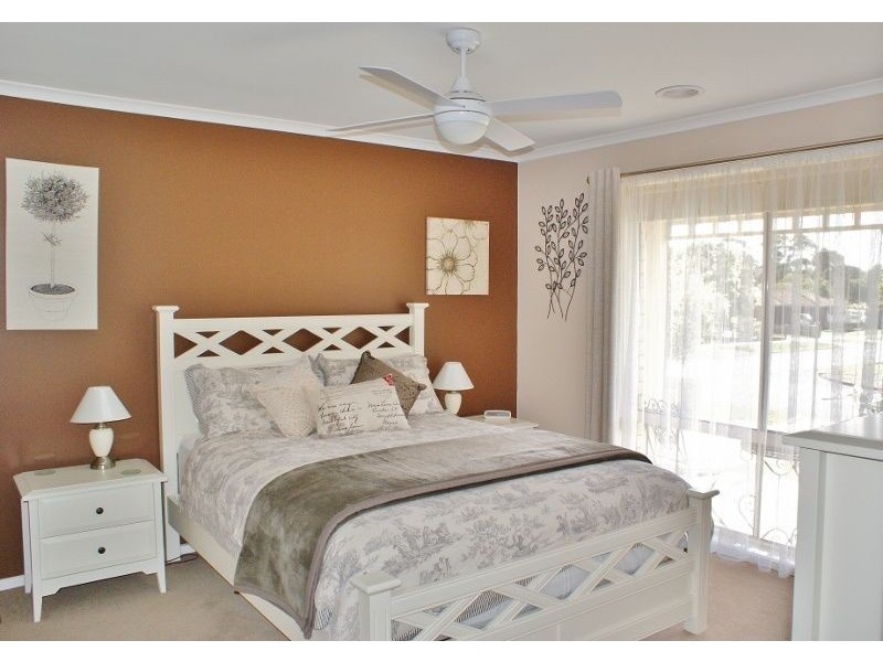 8 Amaroo Way, Newborough VIC 3825
