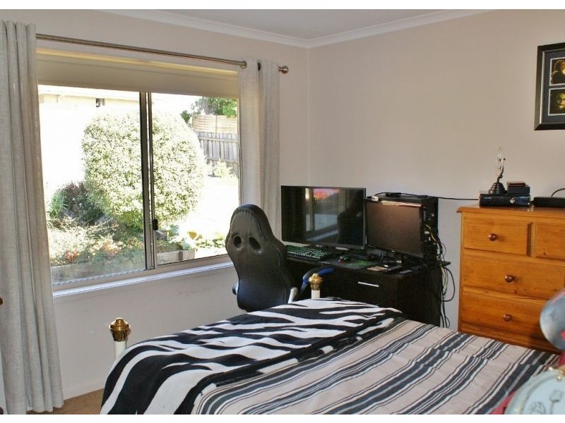8 Amaroo Way, Newborough VIC 3825