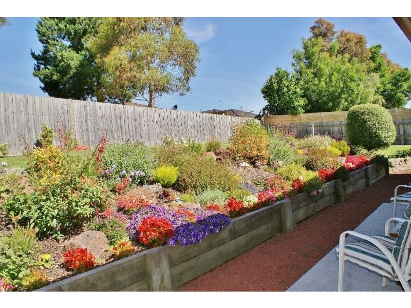 8 Amaroo Way, Newborough VIC 3825