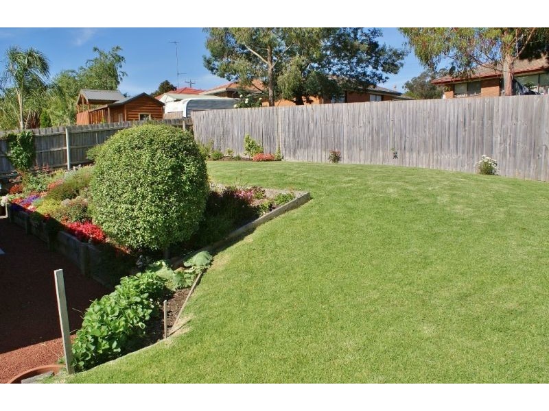 8 Amaroo Way, Newborough VIC 3825