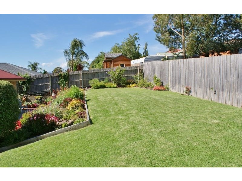 8 Amaroo Way, Newborough VIC 3825