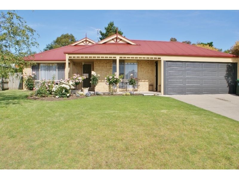 8 Amaroo Way, Newborough VIC 3825