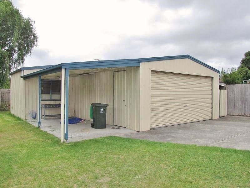 34 Law Street, Newborough VIC 3825