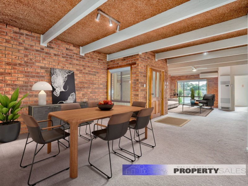 52 Dinwoodie Drive, Newborough VIC 3825