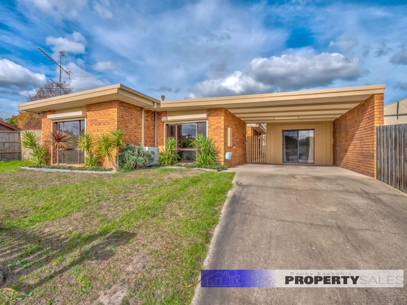 52 Dinwoodie Drive, Newborough VIC 3825
