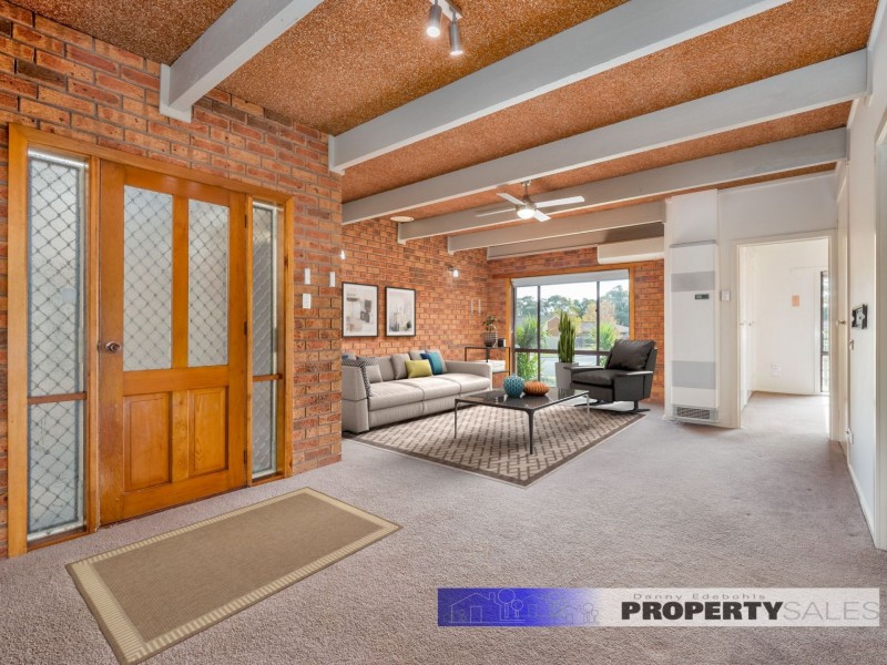 52 Dinwoodie Drive, Newborough VIC 3825