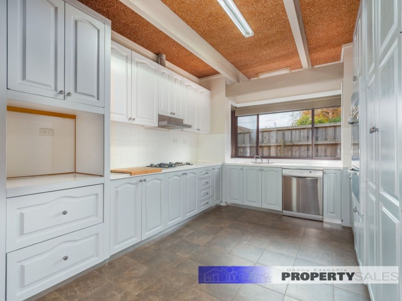 52 Dinwoodie Drive, Newborough VIC 3825