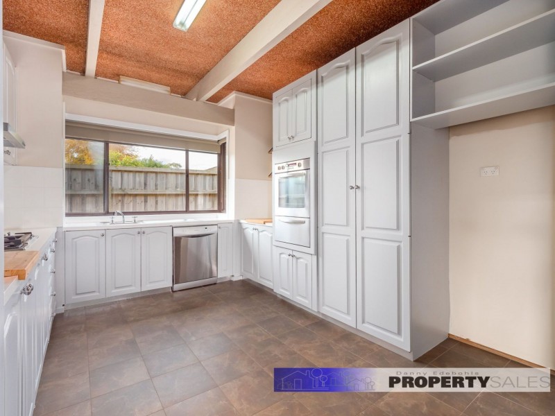 52 Dinwoodie Drive, Newborough VIC 3825