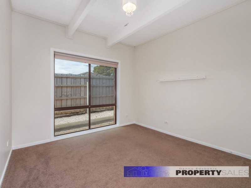 52 Dinwoodie Drive, Newborough VIC 3825