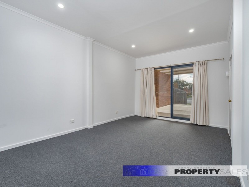 52 Dinwoodie Drive, Newborough VIC 3825