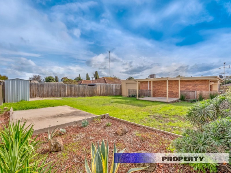 52 Dinwoodie Drive, Newborough VIC 3825