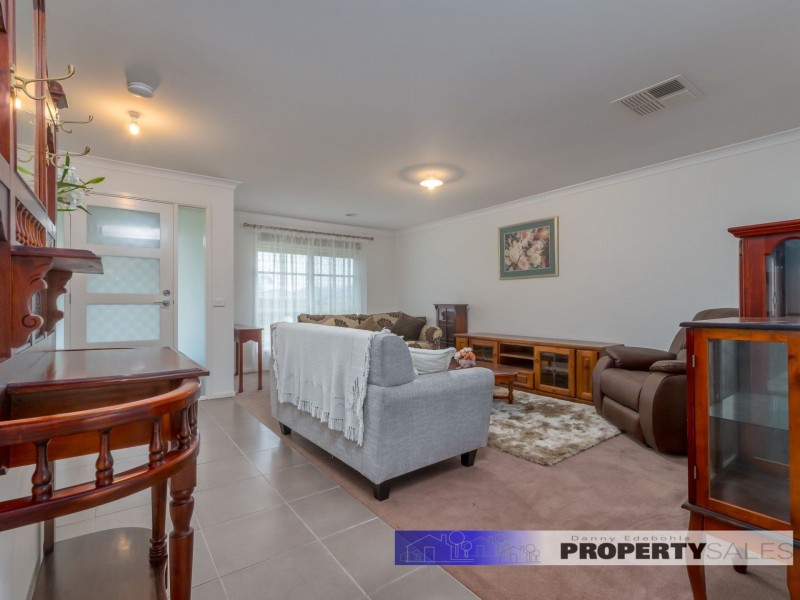 43 Sweetwater Place, Moe VIC 3825