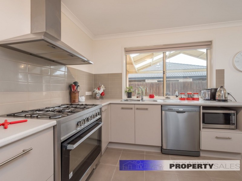 43 Sweetwater Place, Moe VIC 3825