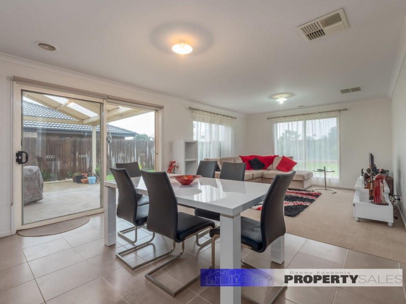43 Sweetwater Place, Moe VIC 3825
