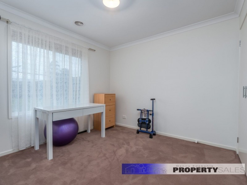 43 Sweetwater Place, Moe VIC 3825