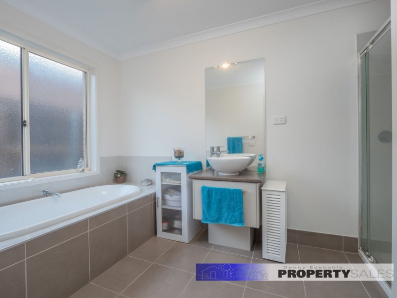 43 Sweetwater Place, Moe VIC 3825