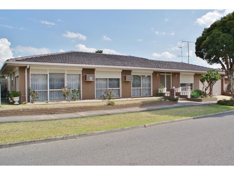 6 Saxtons Drive, Moe VIC 3825