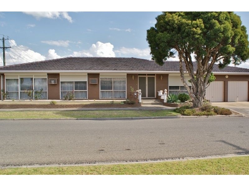 6 Saxtons Drive, Moe VIC 3825
