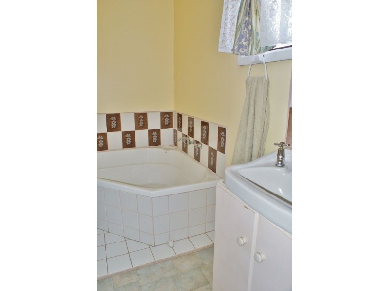 36 Service Road, Moe VIC 3825