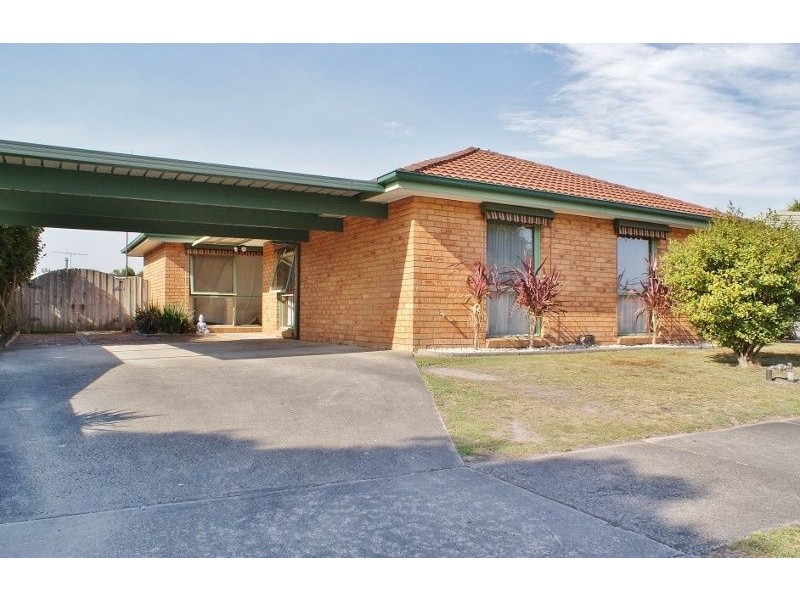 13 Colli Drive, Newborough VIC 3825