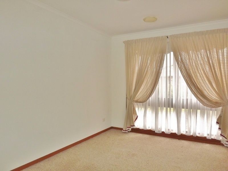 3 Kenall Drive, Moe VIC 3825