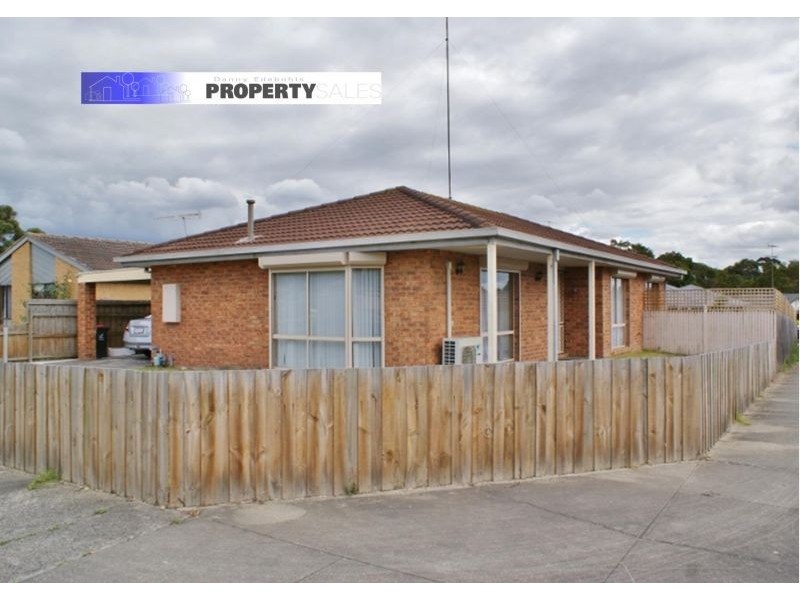 13 Dinwoodie Drive, Newborough VIC 3825