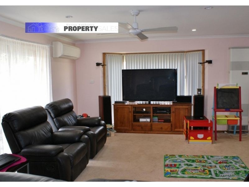 13 Dinwoodie Drive, Newborough VIC 3825