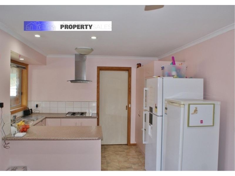 13 Dinwoodie Drive, Newborough VIC 3825