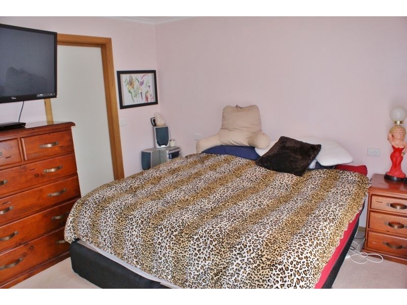 13 Dinwoodie Drive, Newborough VIC 3825