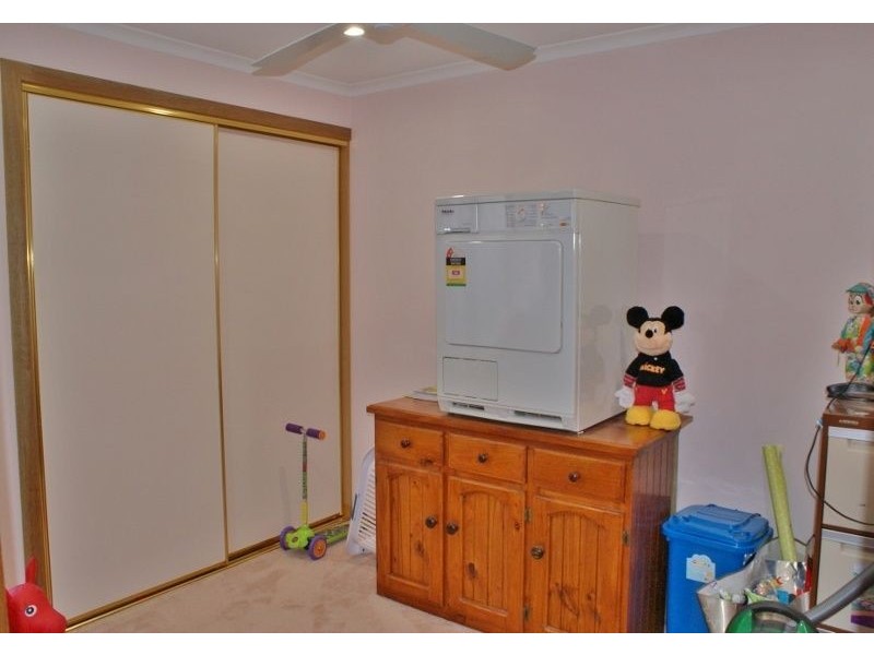 13 Dinwoodie Drive, Newborough VIC 3825