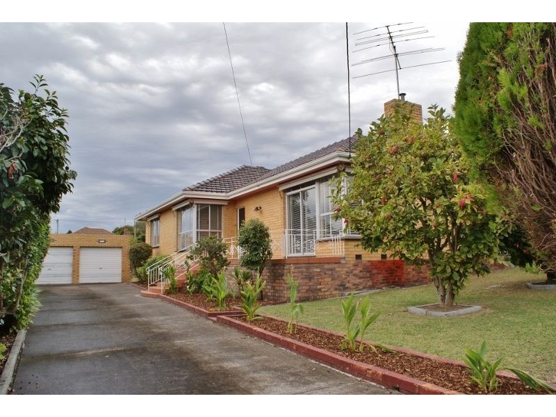 24 Law Street, Newborough VIC 3825