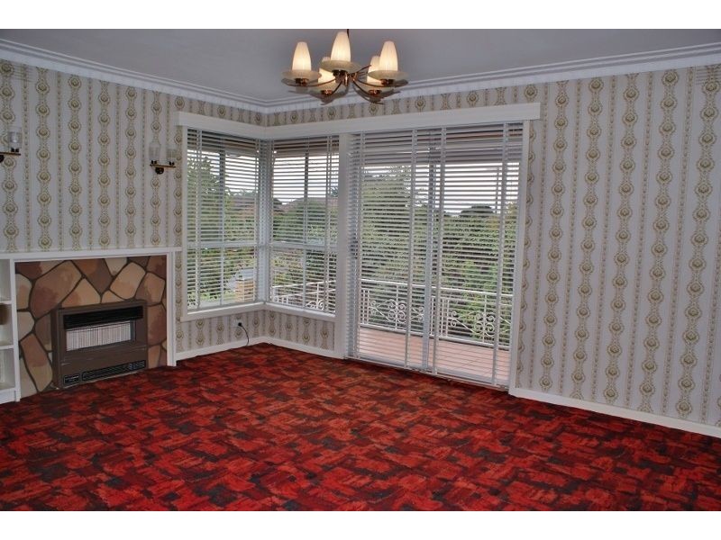 24 Law Street, Newborough VIC 3825